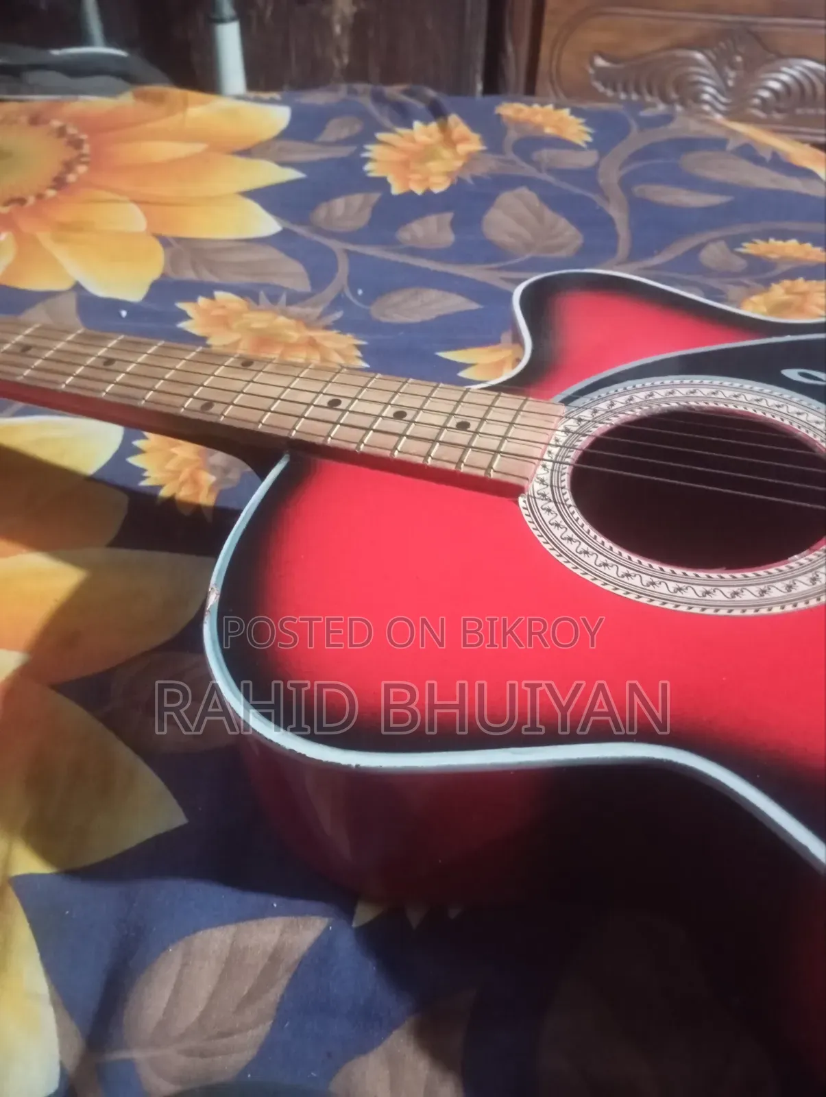 গিটার বিক্রির জন্য !