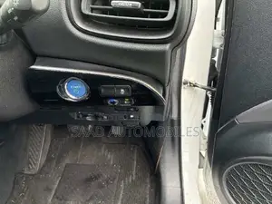 Toyota Prius Limited 2021 Pearl