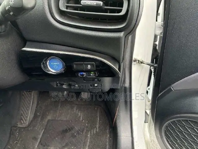 Toyota Prius Limited 2021 Pearl