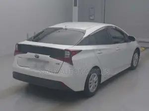Toyota Prius Limited 2021 Pearl