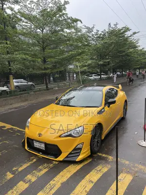 Toyota GT86 GT 2012 Yellow
