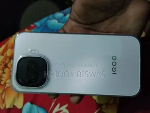 New Vivo iQOO 15 256 GB White