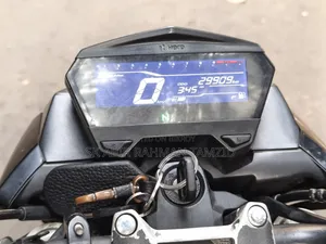 Hero Thriller 160R 4V 2023 Blue
