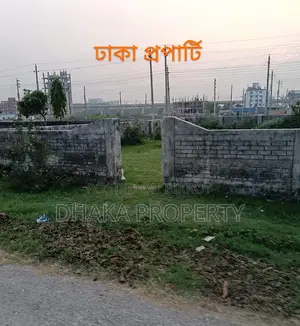 60ft Road 3 Katha Park View South Facing Plot at Sector-17/B
