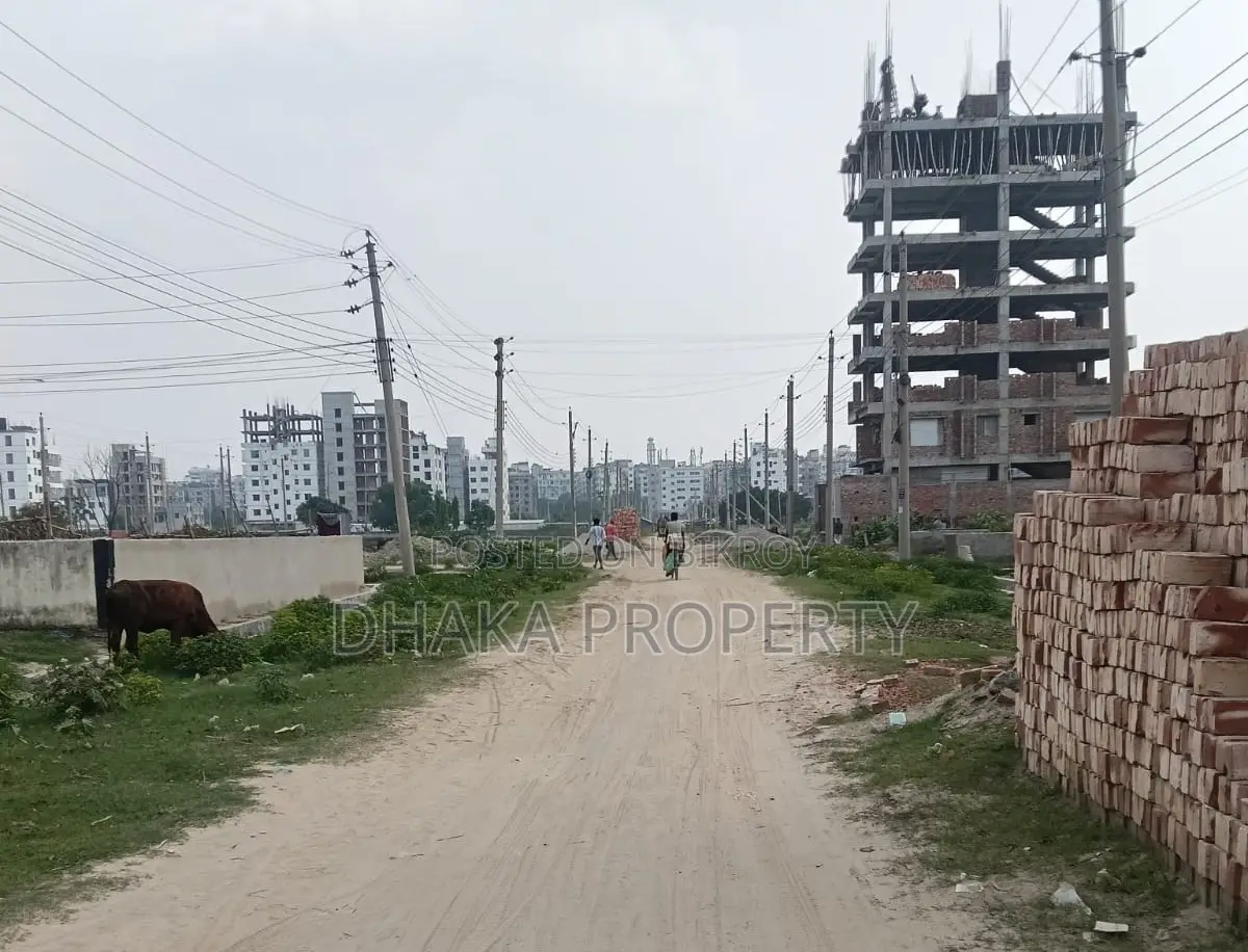 60ft Road 3 Katha Park View South at Sector-17/B.