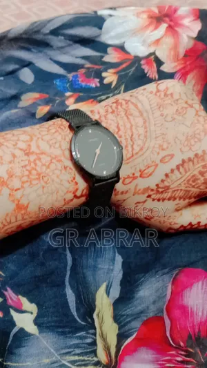 একটি মেয়েদের হাত ঘড়ি সৌদি থেকে আনা বিক্রয় হবে।