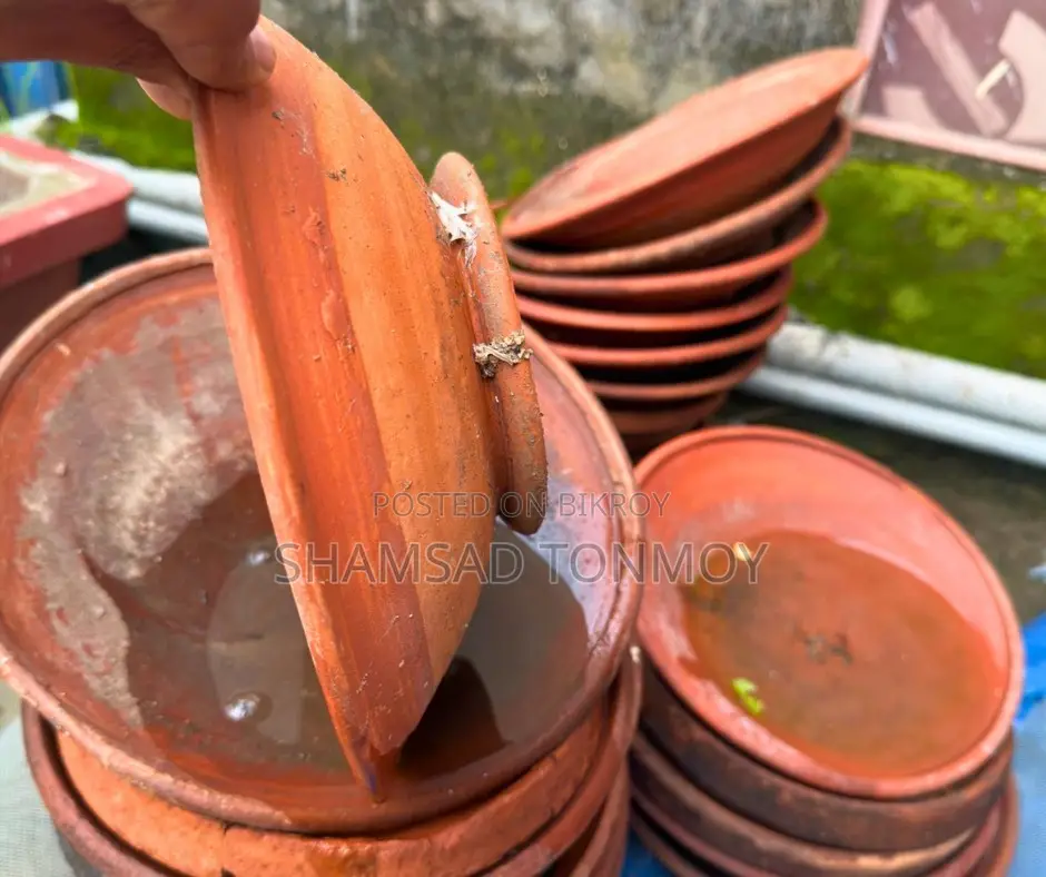 Clay pot sales post for pigeons and pet birds