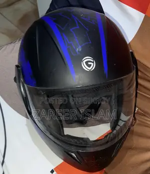 নীল হেলমেট