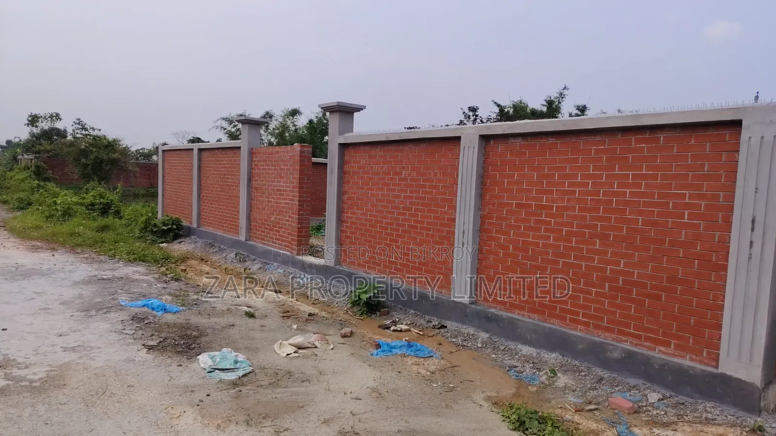 Corner 3 Katha plot in Sector 9, near 300 Feet Road.