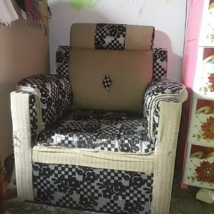 পুরাতন সোফা