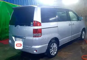 Toyota Noah 2005 Silver