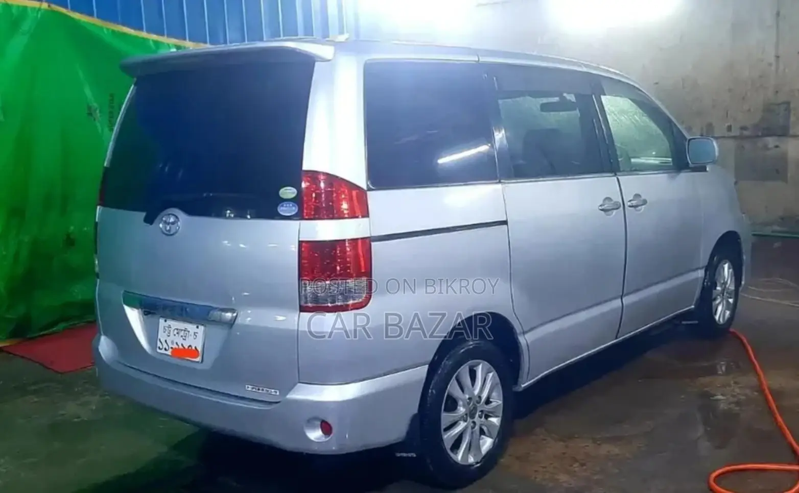 Toyota Noah 2005 Silver
