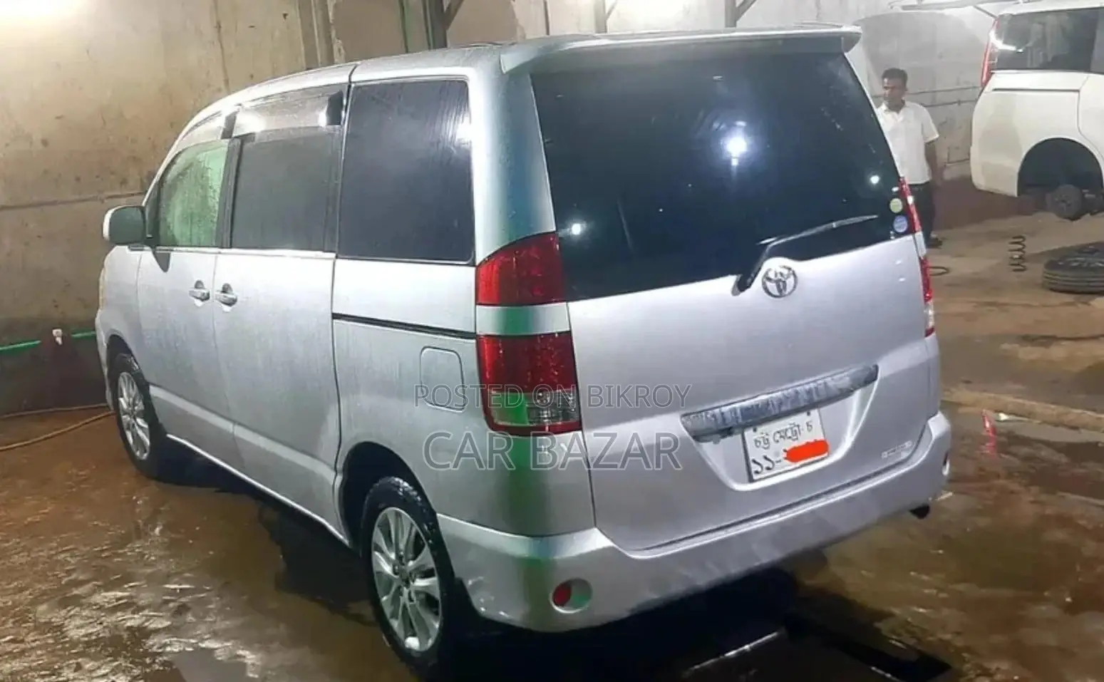 Toyota Noah 2005 Silver