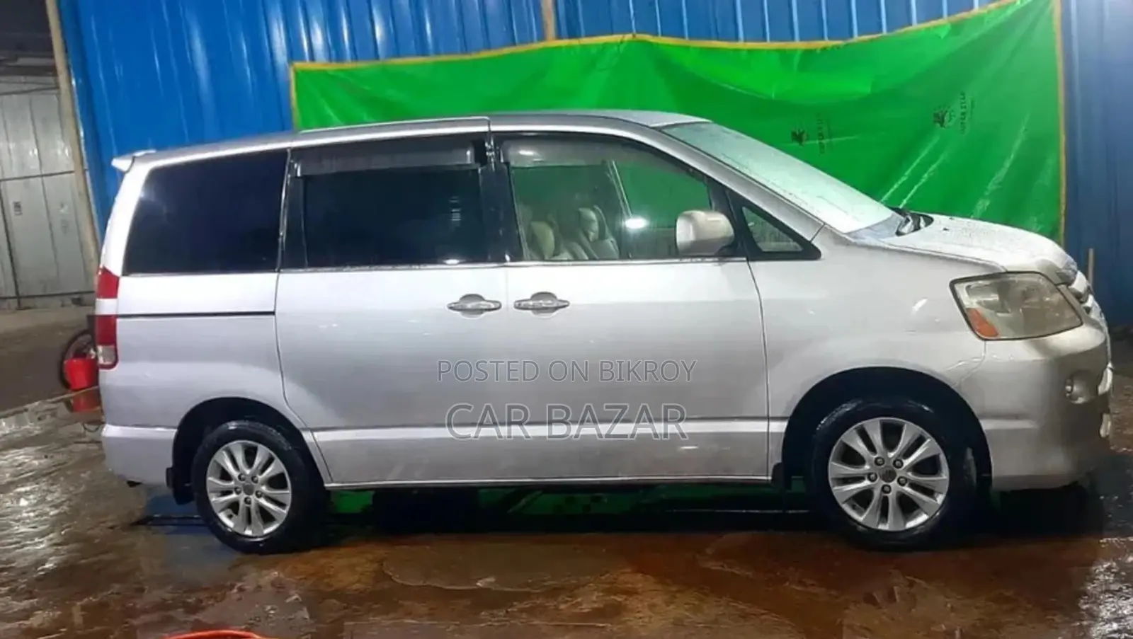 Toyota Noah 2005 Silver