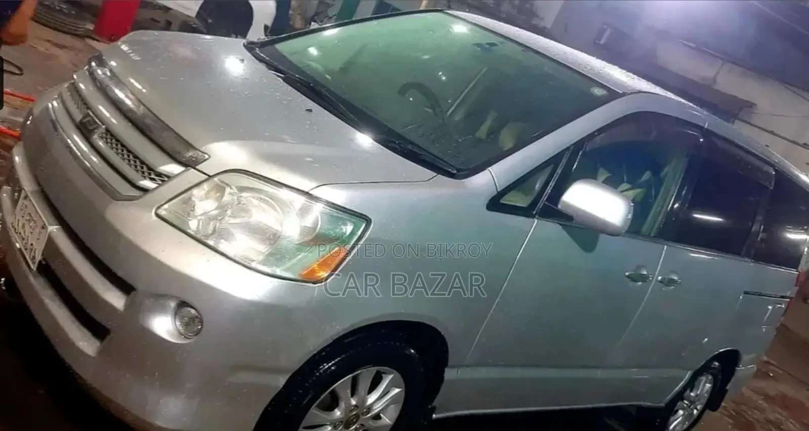 Toyota Noah 2005 Silver