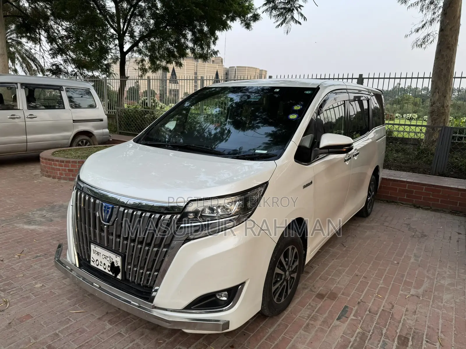Toyota Esquire 1.8 FWD Hybrid (7 seater) 2017 Pearl