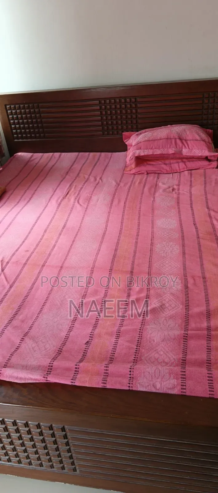 1 Wooden Bed