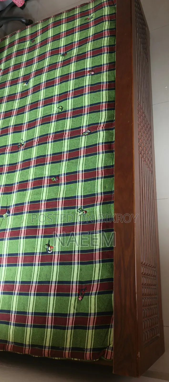 1 Wooden Bed