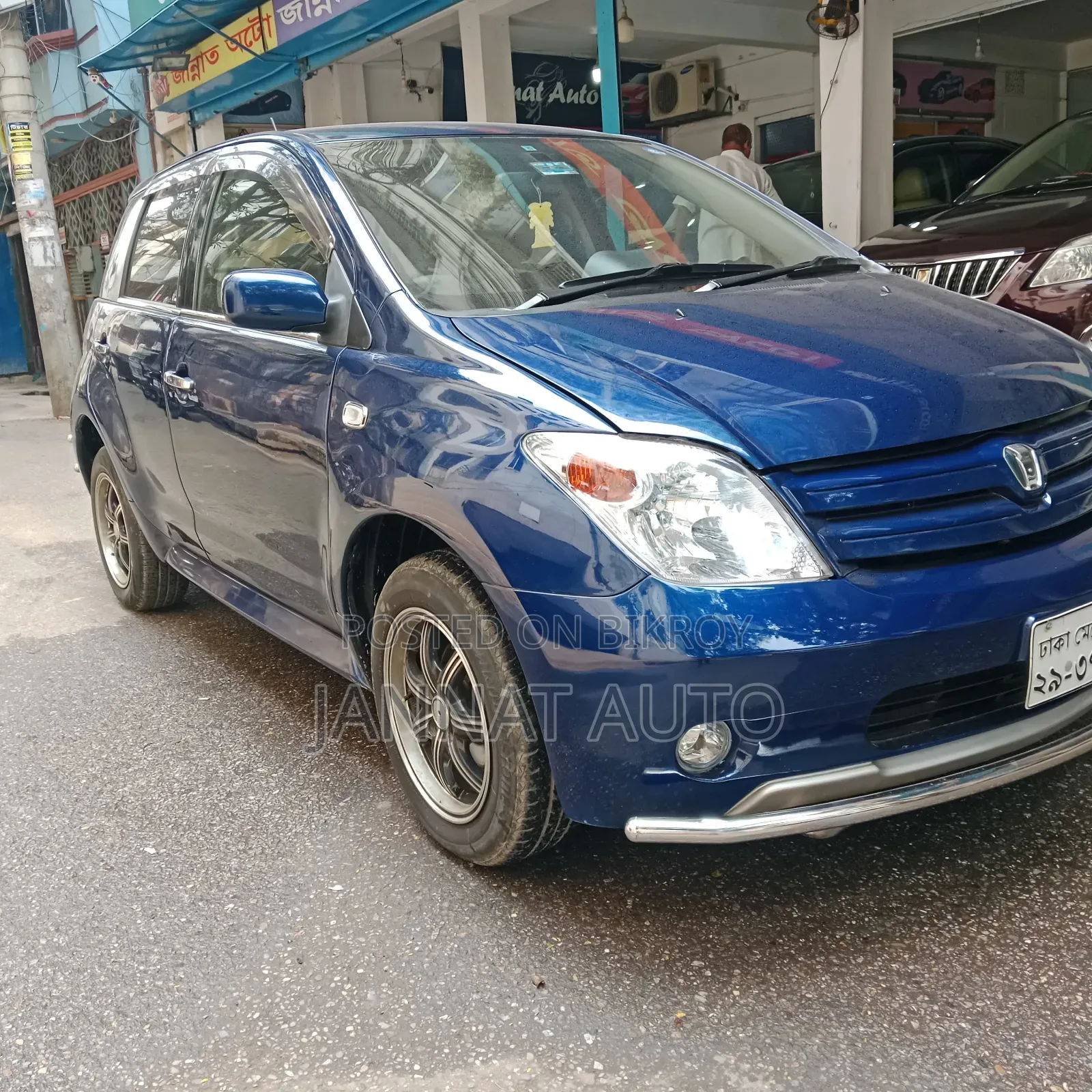 Toyota IST 2004 নীল