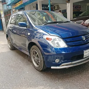 Toyota IST 2004 নীল