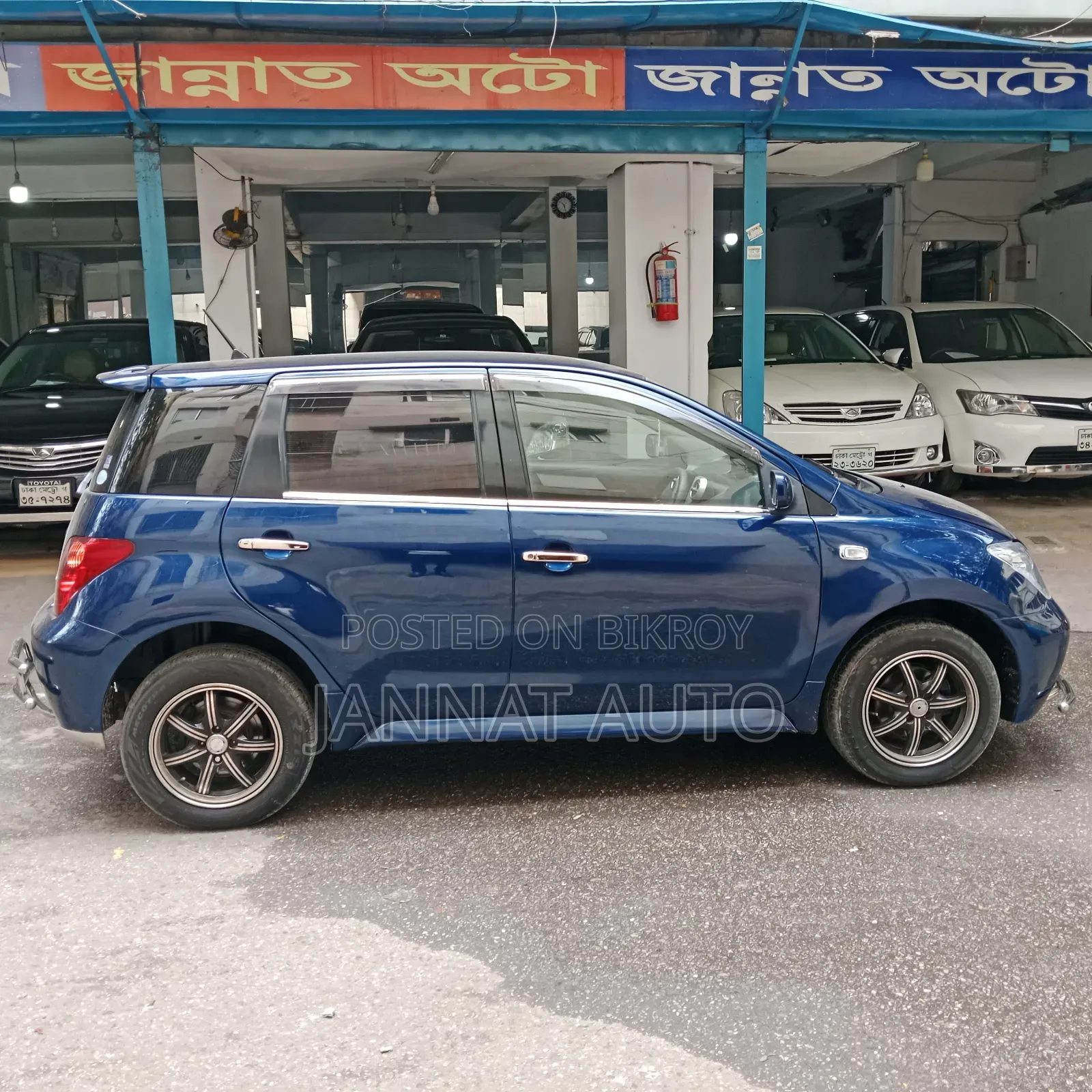 Toyota IST 2004 নীল