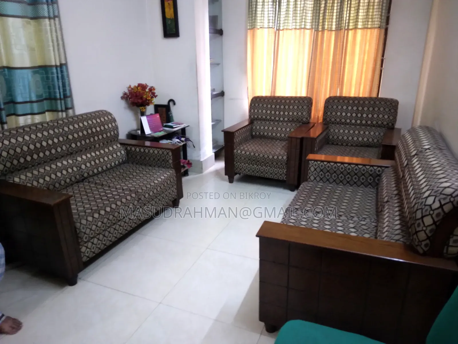ছয় আসনের সোফা সেট