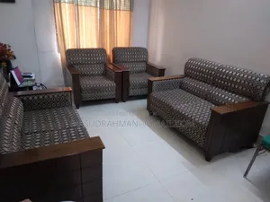 ছয় আসনের সোফা সেট