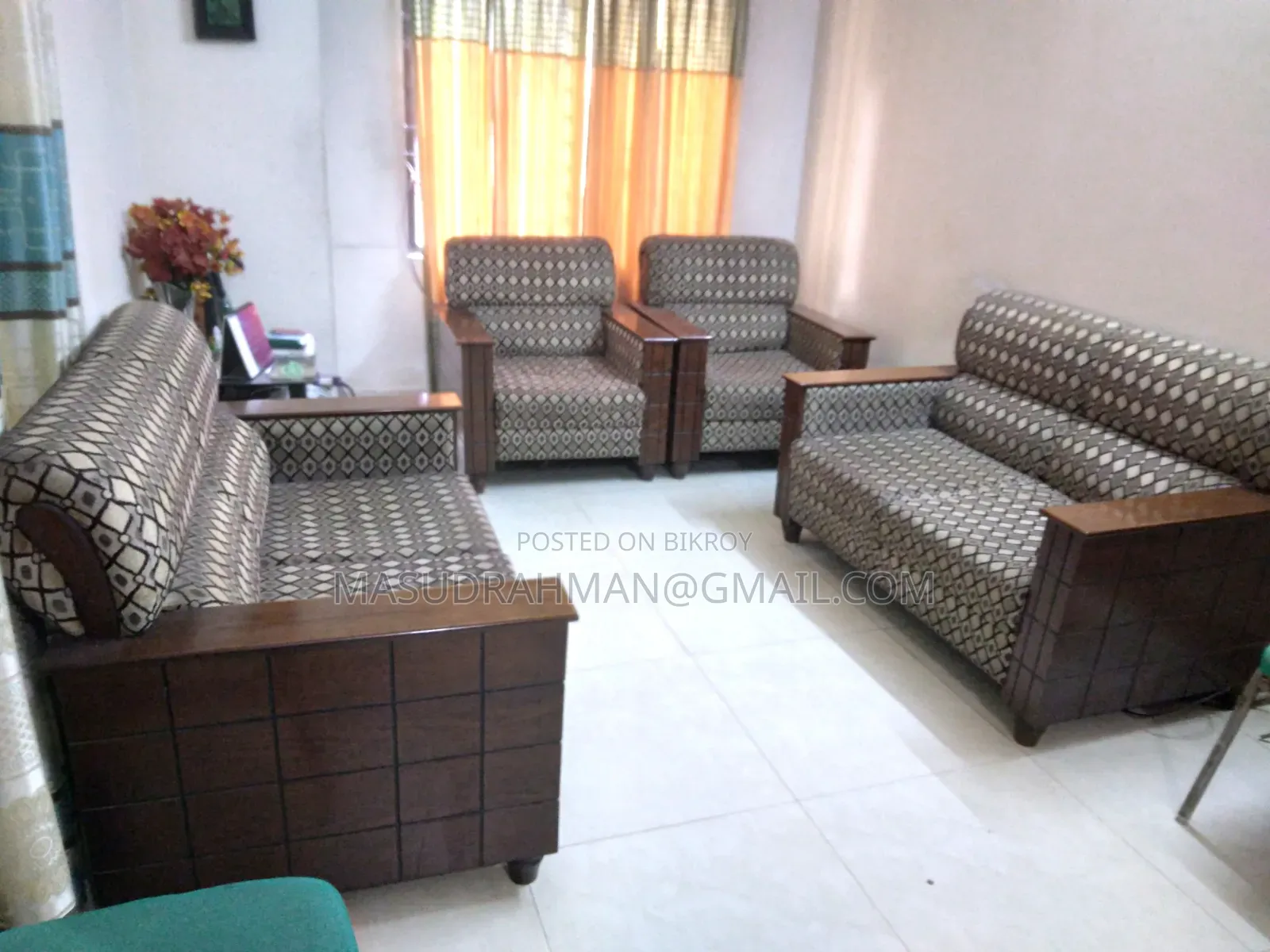 ছয় আসনের সোফা সেট