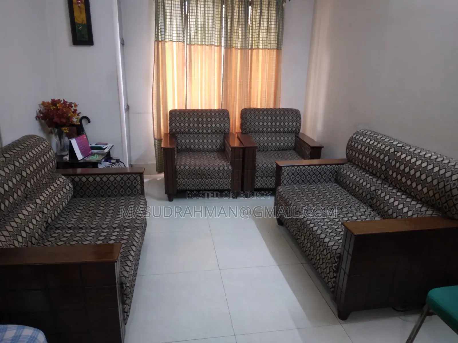 ছয় আসনের সোফা সেট