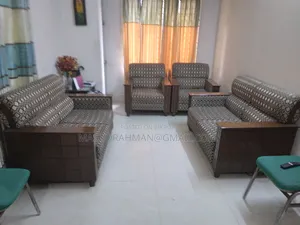 ছয় আসনের সোফা সেট