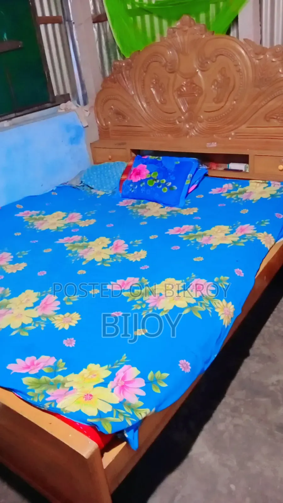 Selling a beautiful 6 feet by 7 feet bed because I need money
