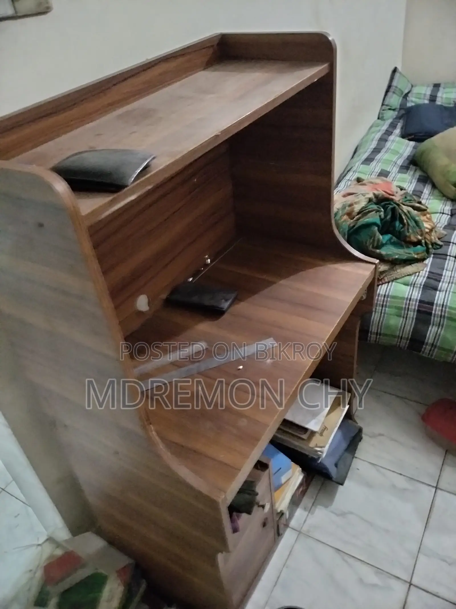 Reading Table to Sell