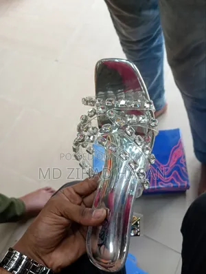 নতুন জুতা বিক্রয়