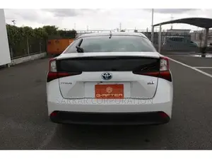 Toyota Prius 2021 Pearl