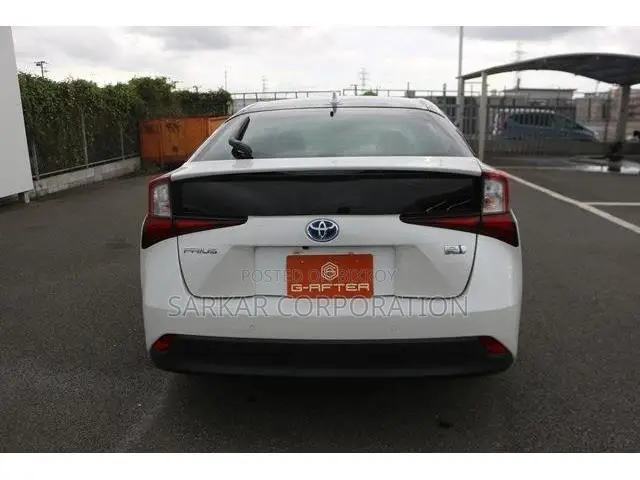 Toyota Prius 2021 Pearl