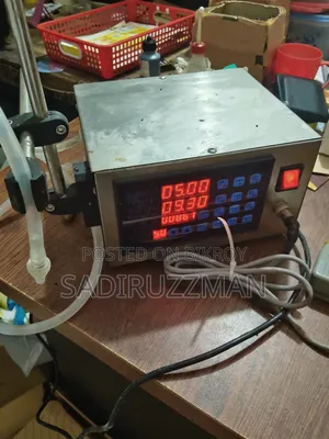 Oil filling machine and bottle cap sealing machine