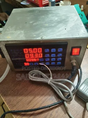 Oil filling machine and bottle cap sealing machine