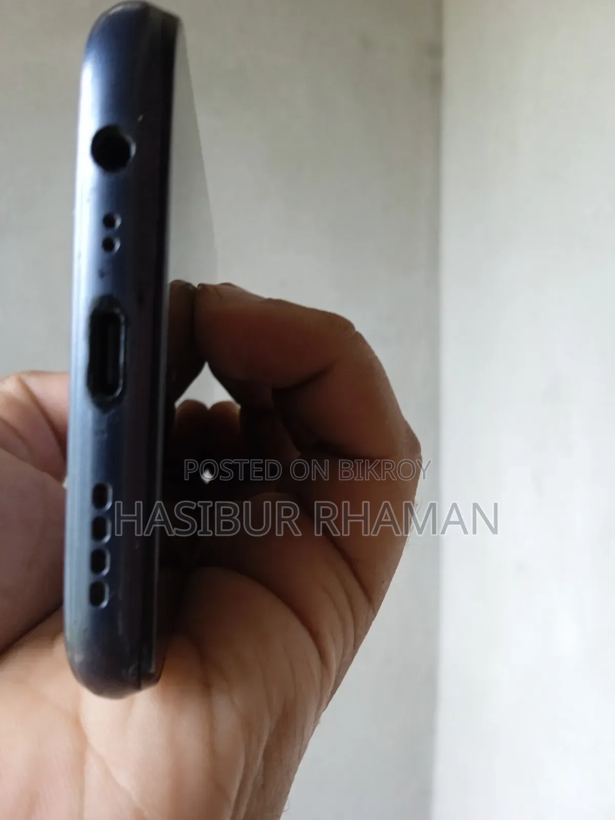 রিয়েলমি ১২৮ জিবি কালো