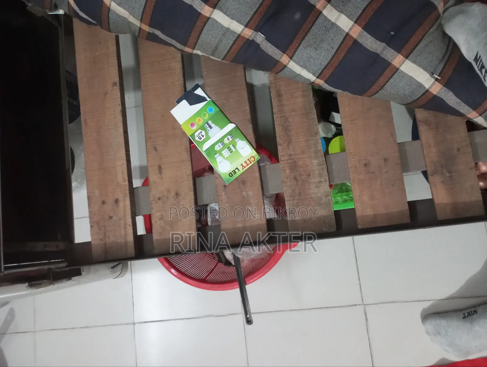 স্টিলের সিঙ্গেল খাট রুম চেঞ্জ করব তাই বিক্রি করে দিচ্ছি