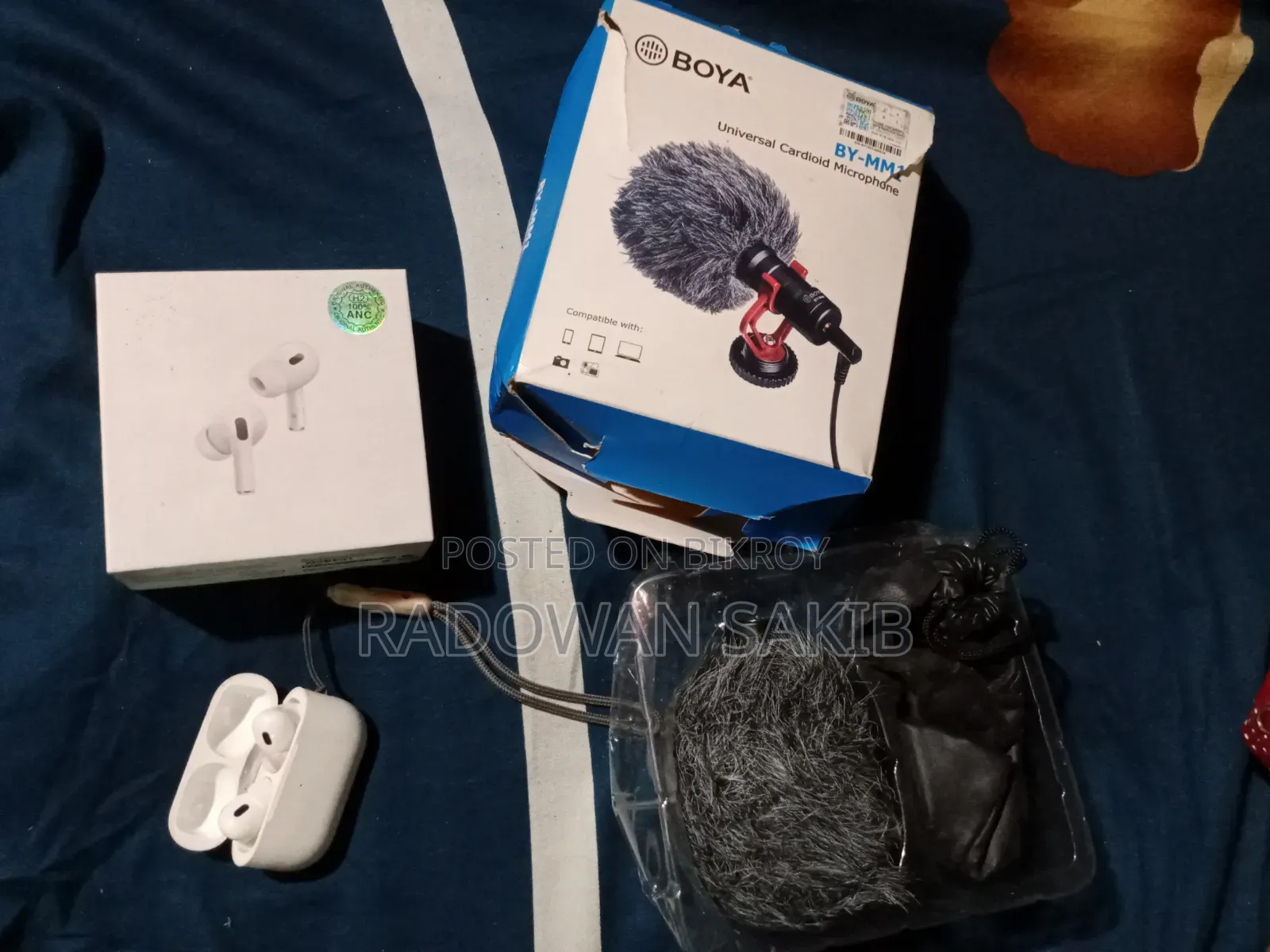 এয়ারপডস প্রো এবং বোয়া বিওয়াই-এমএম১