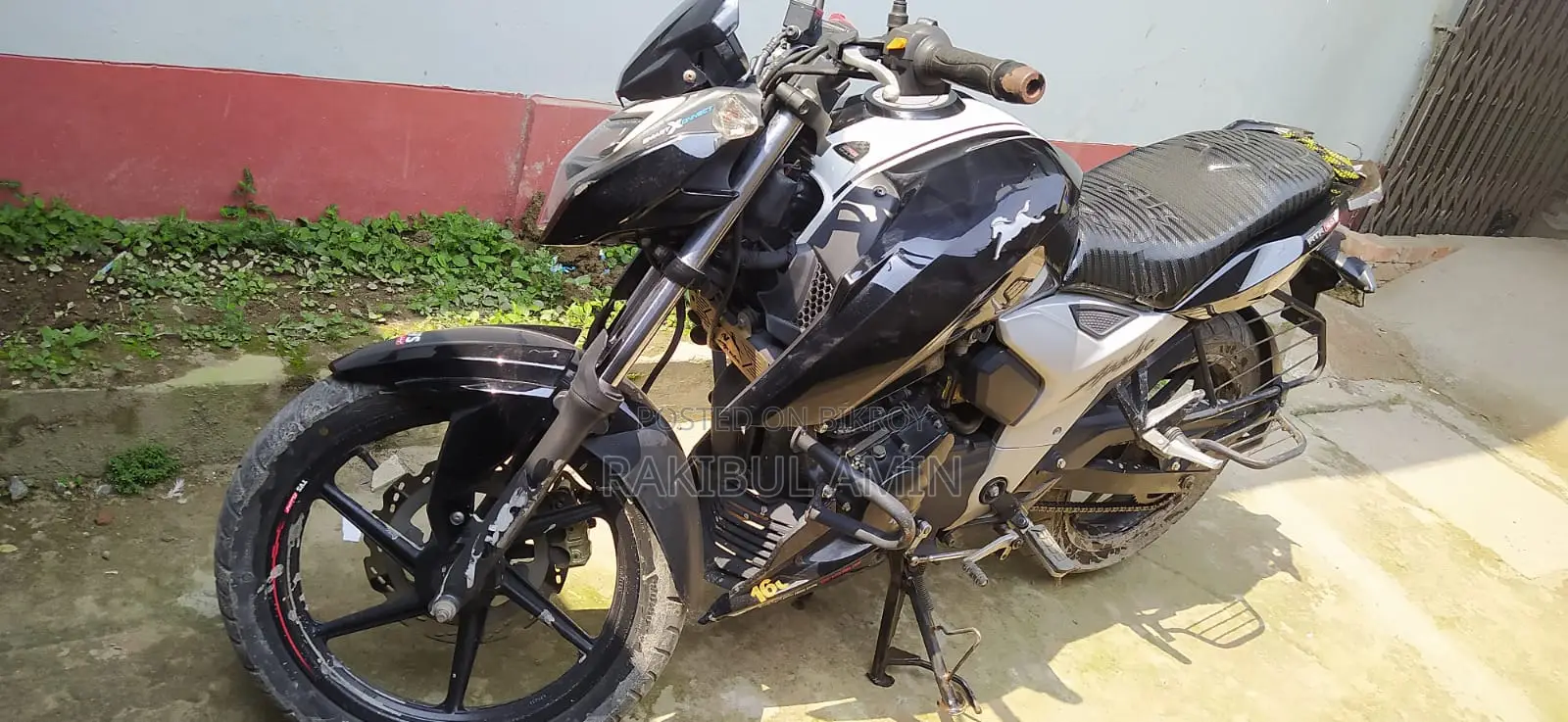 TVS Apache RTR 160 4V 2023 Black