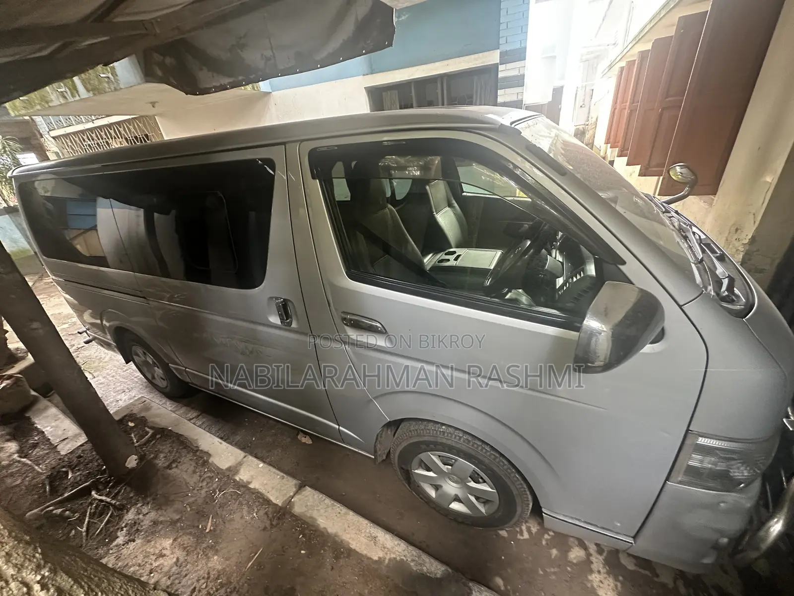 Toyota HiAce 2013 Silver
