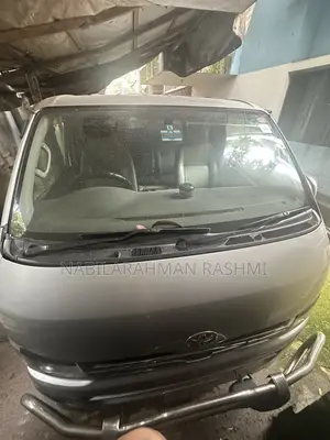 Toyota HiAce 2013 Silver