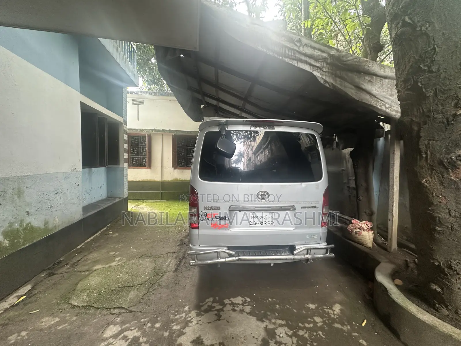 Toyota HiAce 2013 Silver