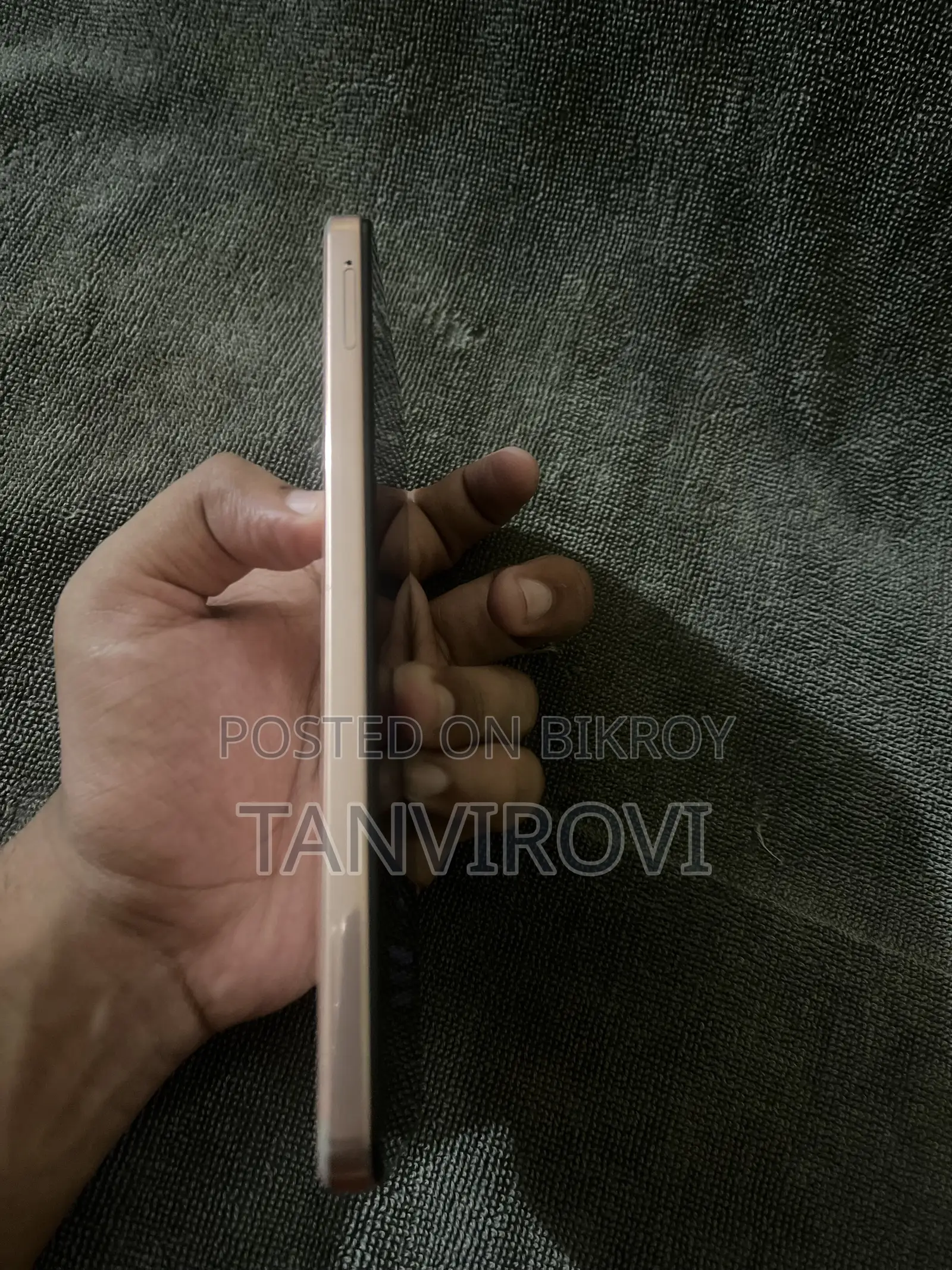 Vivo Y28 8 GB Gold