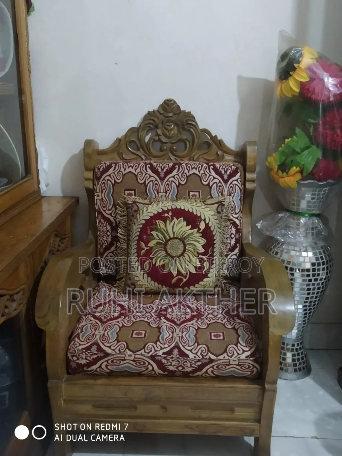 সোফা সেট সাথে কুসুম আর একসেট সোফার কাভার ফ্রি