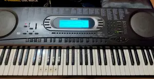 Casio Wk-1600 76-Note Touch-Sensitive Keyboard With Midi