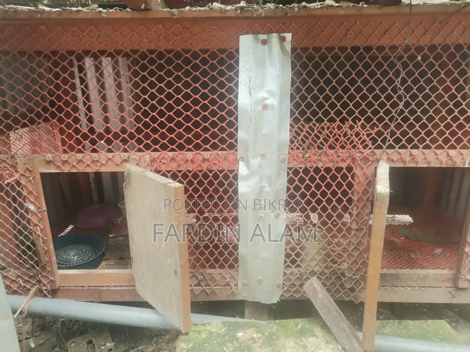 Very strong cage made of solid mahogany wood