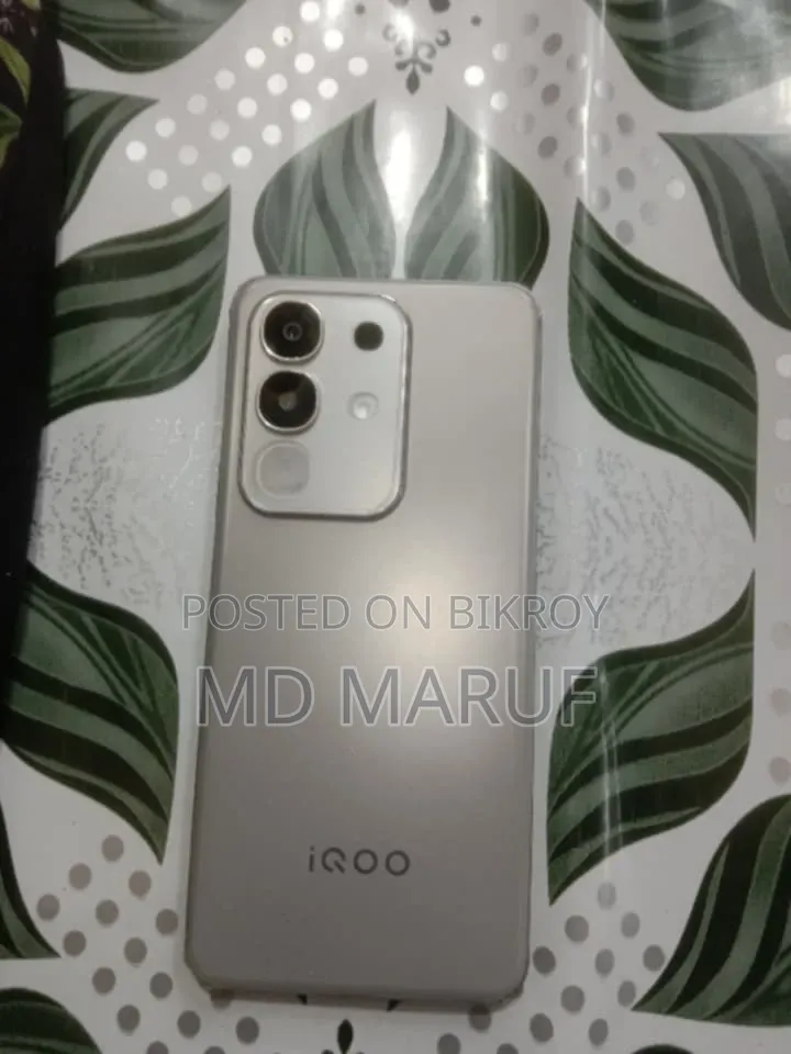New iQOO 8 GB White