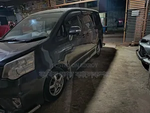 টয়োটা নোয়াহ ২০১০ গ্রে